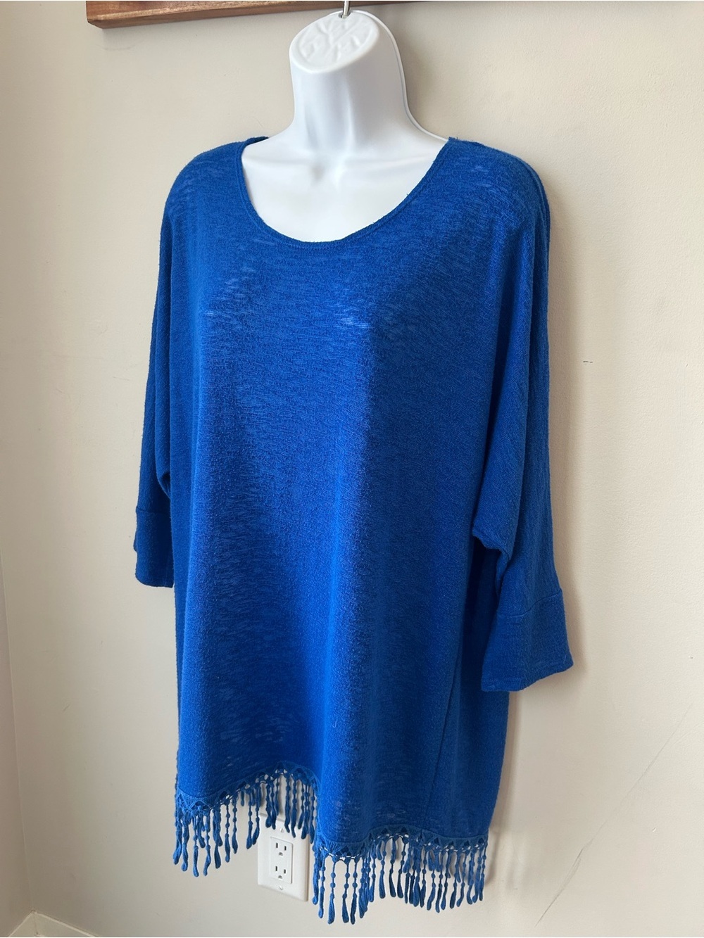 🟢 5 for $25 🟢 Oversized Blue Fringe Hem Women's Knit Top Size M